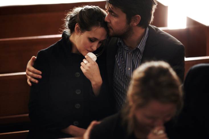 A funeral attendees morn